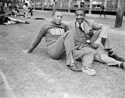 Jesse Owens, Ralph Metcalfe